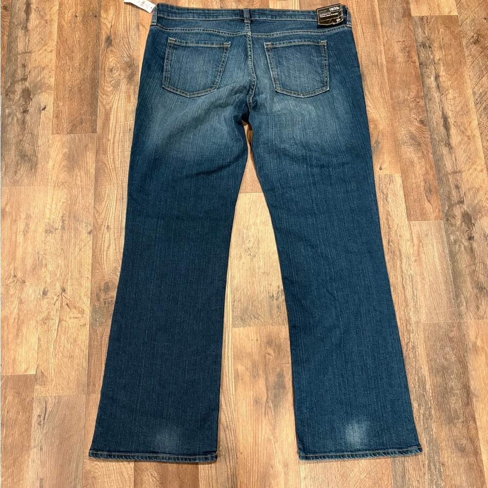 GAP Women's low-rise Bootcut fit dark wash Blue Jeans size 16/33R retail $54.99 - Picture 6 of 9